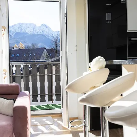 Tatra Centrum Krupowki By Bookinghost *